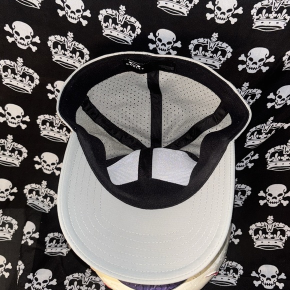 Oakley Men’s Golf Light Grey Peak Proformance Hat Fitted S/M - Picture 4 of 5